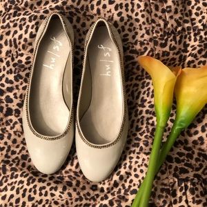 FS/NY Beige Flats Sz 7